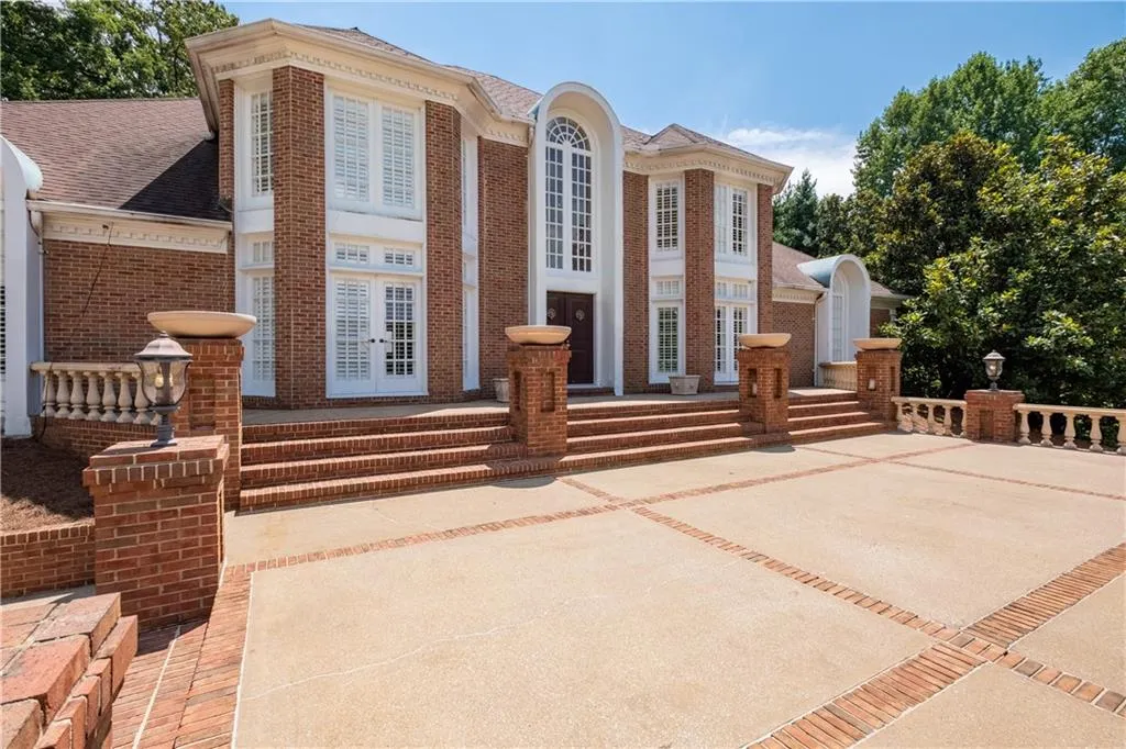 5325 N Powers Ferry Road, Atlanta, Georgia 30327, 4 Bedrooms Bedrooms, ,4 BathroomsBathrooms,Residential,Sold,5325 N Powers Ferry Road,7256579