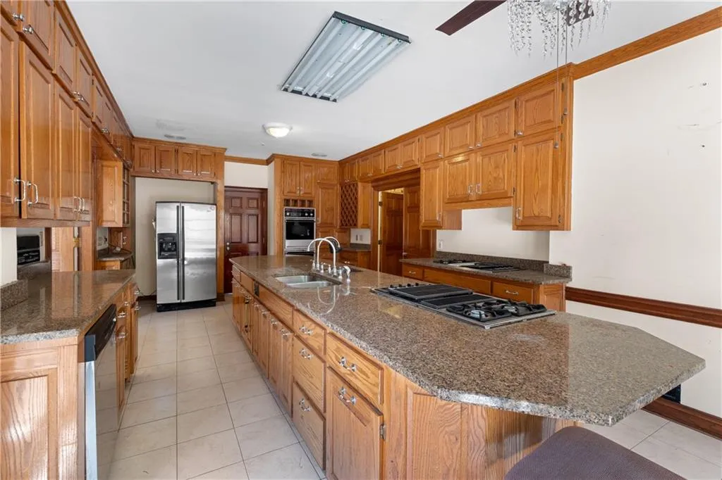 5325 N Powers Ferry Road, Atlanta, Georgia 30327, 4 Bedrooms Bedrooms, ,4 BathroomsBathrooms,Residential,Sold,5325 N Powers Ferry Road,7256579