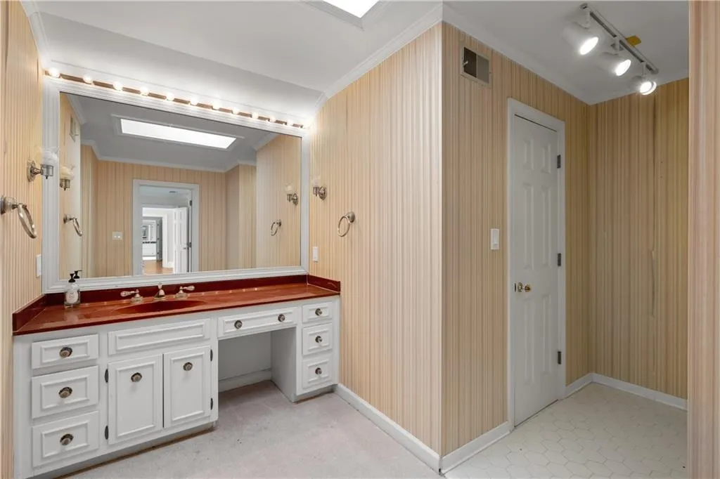 5325 N Powers Ferry Road, Atlanta, Georgia 30327, 4 Bedrooms Bedrooms, ,4 BathroomsBathrooms,Residential,Sold,5325 N Powers Ferry Road,7256579