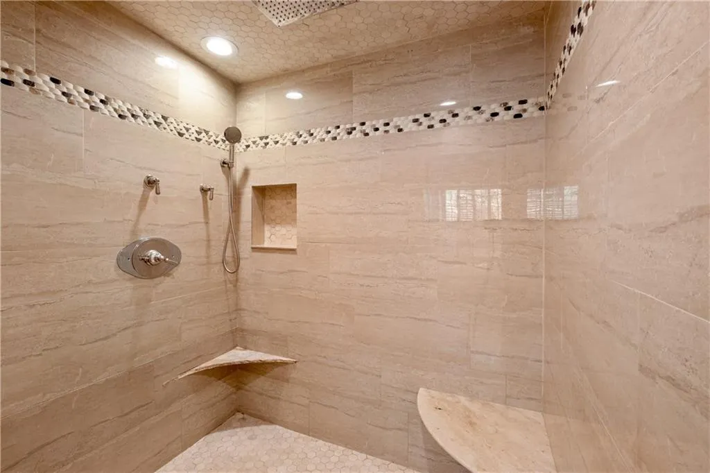 5325 N Powers Ferry Road, Atlanta, Georgia 30327, 4 Bedrooms Bedrooms, ,4 BathroomsBathrooms,Residential,Sold,5325 N Powers Ferry Road,7256579