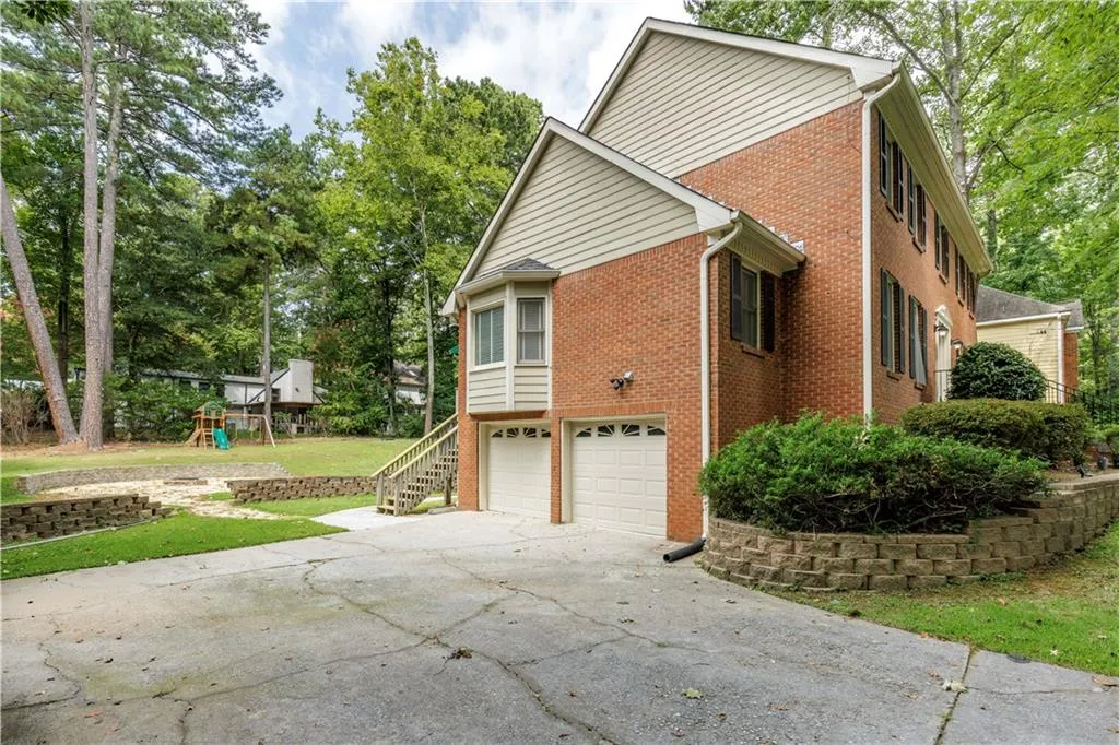 7110 Northgreen Drive, Atlanta, Georgia 30328, 4 Bedrooms Bedrooms, ,2 BathroomsBathrooms,Residential,Sold,7110 Northgreen Drive,7436713