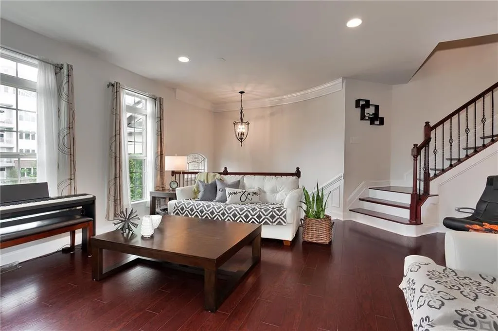 1034 E Paces Chase Ne, Atlanta, Georgia 30326, 3 Bedrooms Bedrooms, ,3 BathroomsBathrooms,Residential,Sold,1034 E Paces Chase Ne,6018267