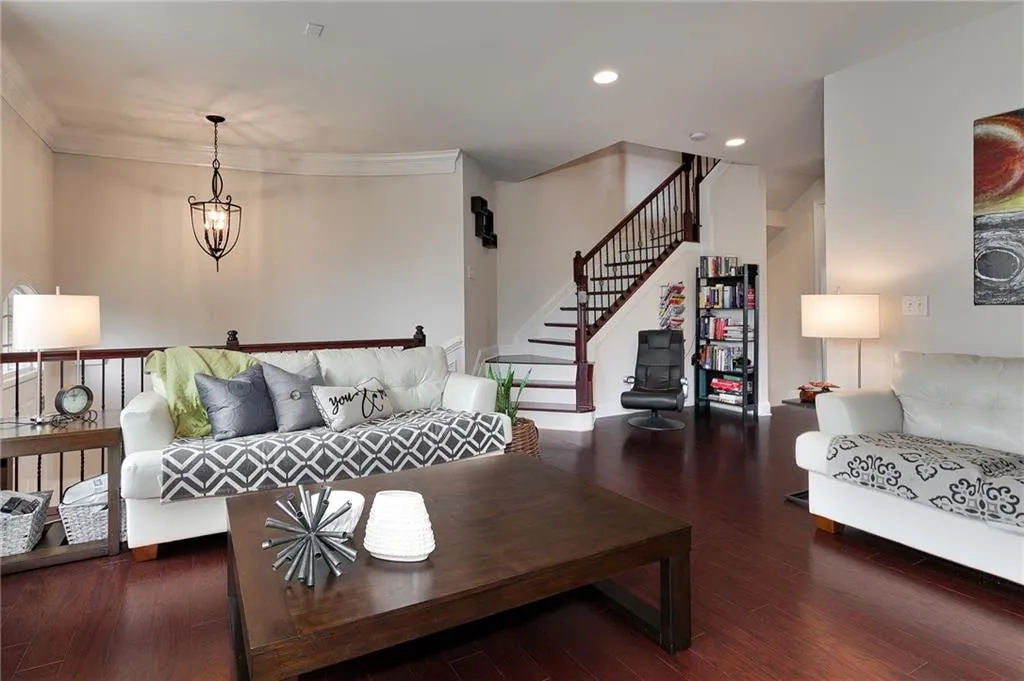 1034 E Paces Chase Ne, Atlanta, Georgia 30326, 3 Bedrooms Bedrooms, ,3 BathroomsBathrooms,Residential,Sold,1034 E Paces Chase Ne,6018267