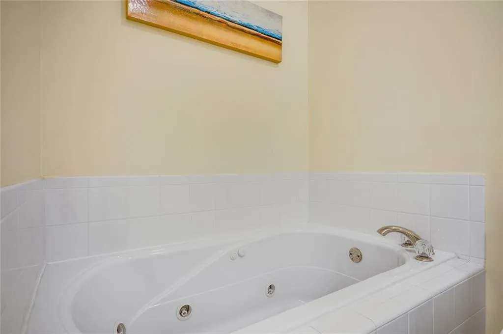 2570 Oglethorpe Circle Ne Unit 3, Atlanta, Georgia 30319, 4 Bedrooms Bedrooms, ,2 BathroomsBathrooms,Residential,For Sale,2570 Oglethorpe Circle Ne Unit 3,7637287