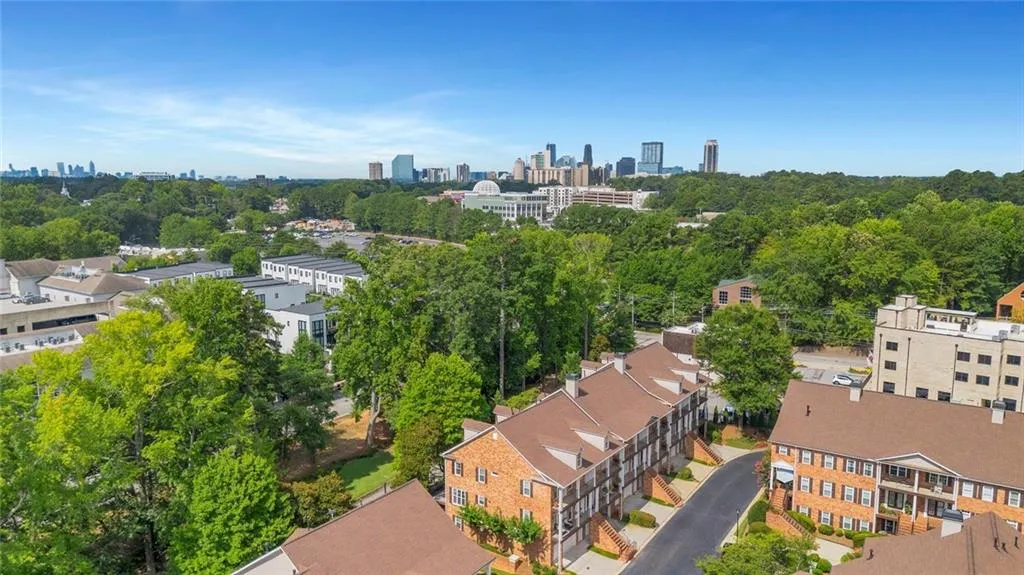 2570 Oglethorpe Circle Ne Unit 3, Atlanta, Georgia 30319, 4 Bedrooms Bedrooms, ,2 BathroomsBathrooms,Residential,For Sale,2570 Oglethorpe Circle Ne Unit 3,7637287