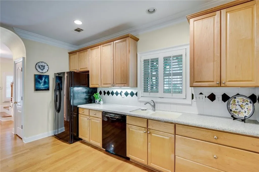 2570 Oglethorpe Circle Ne Unit 3, Atlanta, Georgia 30319, 4 Bedrooms Bedrooms, ,2 BathroomsBathrooms,Residential,For Sale,2570 Oglethorpe Circle Ne Unit 3,7637287