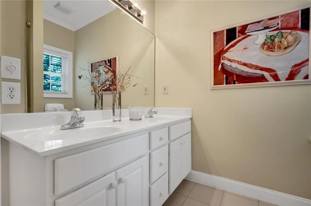 2570 Oglethorpe Circle Ne Unit 3, Atlanta, Georgia 30319, 4 Bedrooms Bedrooms, ,2 BathroomsBathrooms,Residential,For Sale,2570 Oglethorpe Circle Ne Unit 3,7637287