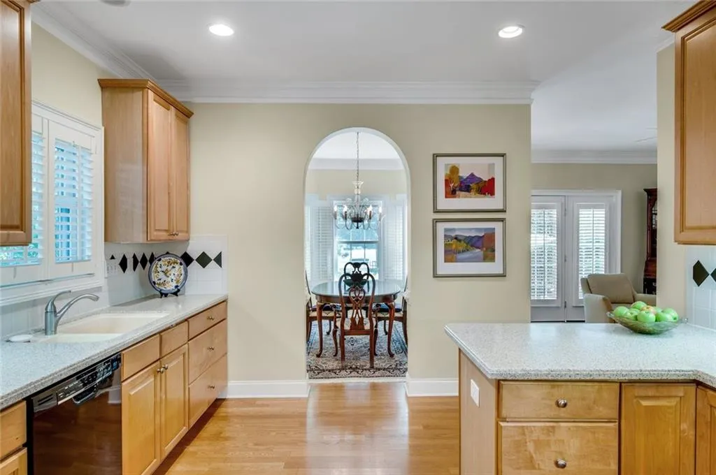 2570 Oglethorpe Circle Ne Unit 3, Atlanta, Georgia 30319, 4 Bedrooms Bedrooms, ,2 BathroomsBathrooms,Residential,For Sale,2570 Oglethorpe Circle Ne Unit 3,7637287