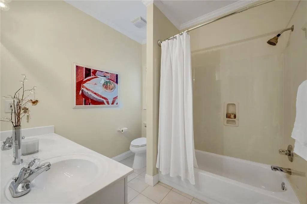 2570 Oglethorpe Circle Ne Unit 3, Atlanta, Georgia 30319, 4 Bedrooms Bedrooms, ,2 BathroomsBathrooms,Residential,For Sale,2570 Oglethorpe Circle Ne Unit 3,7637287