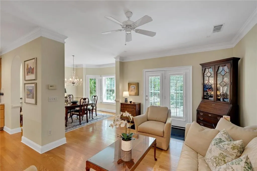 2570 Oglethorpe Circle Ne Unit 3, Atlanta, Georgia 30319, 4 Bedrooms Bedrooms, ,2 BathroomsBathrooms,Residential,For Sale,2570 Oglethorpe Circle Ne Unit 3,7637287