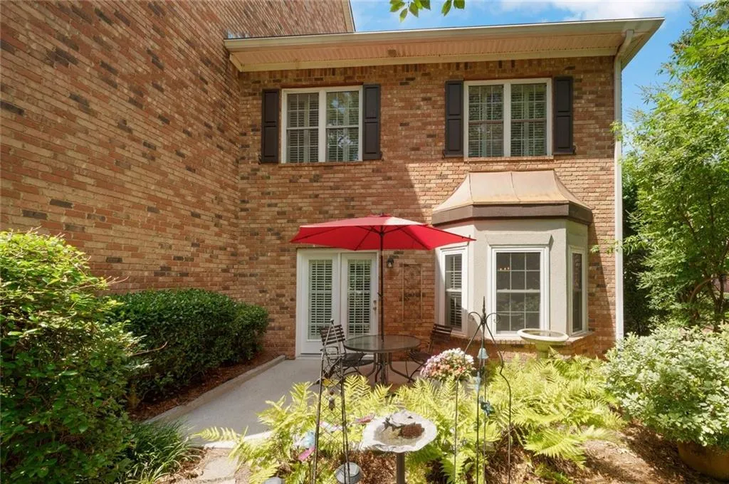 2570 Oglethorpe Circle Ne Unit 3, Atlanta, Georgia 30319, 4 Bedrooms Bedrooms, ,2 BathroomsBathrooms,Residential,For Sale,2570 Oglethorpe Circle Ne Unit 3,7637287
