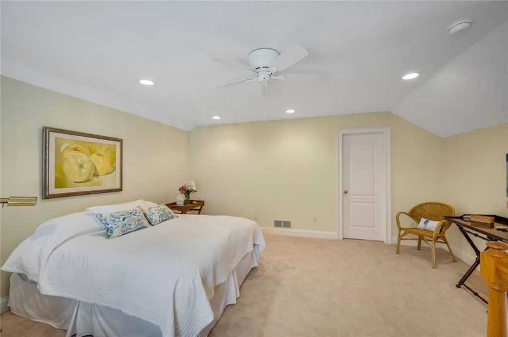 2570 Oglethorpe Circle Ne Unit 3, Atlanta, Georgia 30319, 4 Bedrooms Bedrooms, ,2 BathroomsBathrooms,Residential,For Sale,2570 Oglethorpe Circle Ne Unit 3,7637287