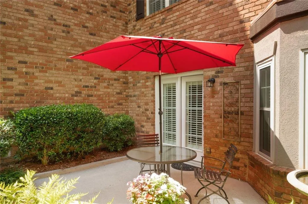 2570 Oglethorpe Circle Ne Unit 3, Atlanta, Georgia 30319, 4 Bedrooms Bedrooms, ,2 BathroomsBathrooms,Residential,For Sale,2570 Oglethorpe Circle Ne Unit 3,7637287