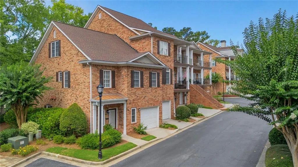 2570 Oglethorpe Circle Ne Unit 3, Atlanta, Georgia 30319, 4 Bedrooms Bedrooms, ,2 BathroomsBathrooms,Residential,For Sale,2570 Oglethorpe Circle Ne Unit 3,7637287