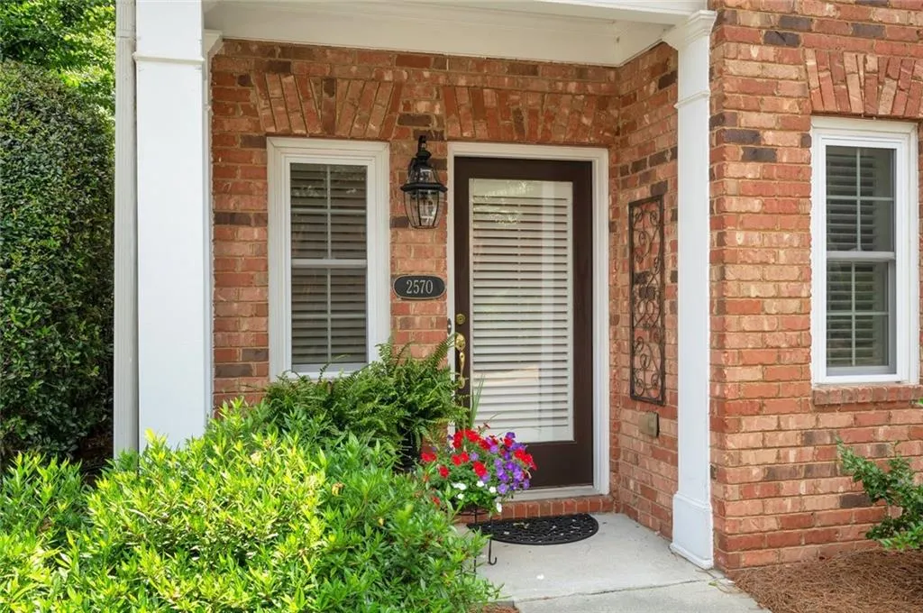 2570 Oglethorpe Circle Ne Unit 3, Atlanta, Georgia 30319, 4 Bedrooms Bedrooms, ,2 BathroomsBathrooms,Residential,For Sale,2570 Oglethorpe Circle Ne Unit 3,7637287