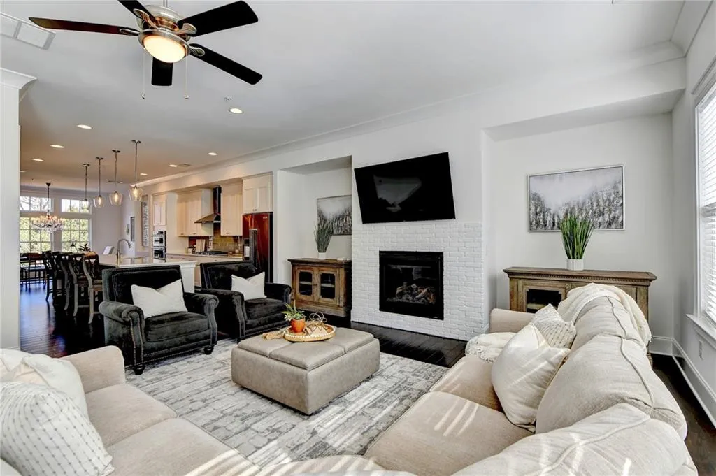 6414 Radiant Trace, Atlanta, Georgia 30328, 4 Bedrooms Bedrooms, ,4 BathroomsBathrooms,Residential,Sold,6414 Radiant Trace,7172219