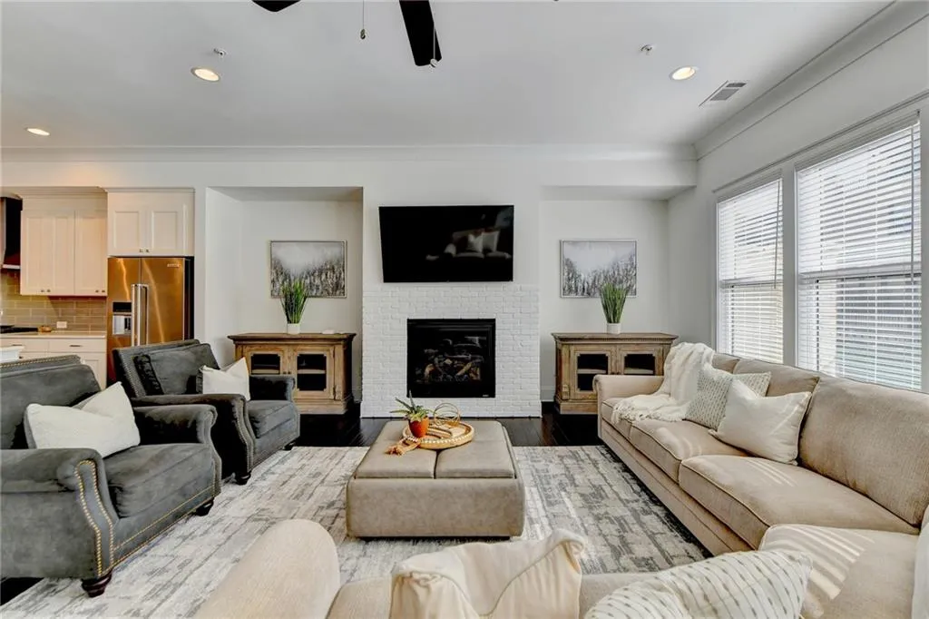 6414 Radiant Trace, Atlanta, Georgia 30328, 4 Bedrooms Bedrooms, ,4 BathroomsBathrooms,Residential,Sold,6414 Radiant Trace,7172219