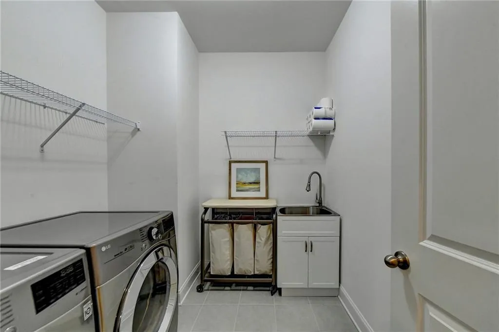 6414 Radiant Trace, Atlanta, Georgia 30328, 4 Bedrooms Bedrooms, ,4 BathroomsBathrooms,Residential,Sold,6414 Radiant Trace,7172219