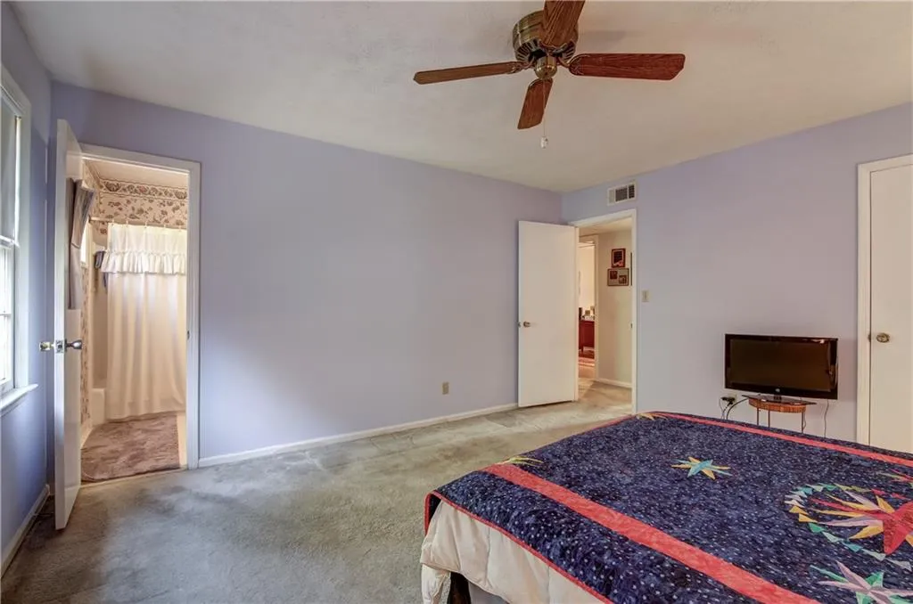 6700 Roswell Road Unit 6c, Sandy Springs, Georgia 30328, 3 Bedrooms Bedrooms, ,2 BathroomsBathrooms,Residential,Sold,6700 Roswell Road Unit 6c,5766925