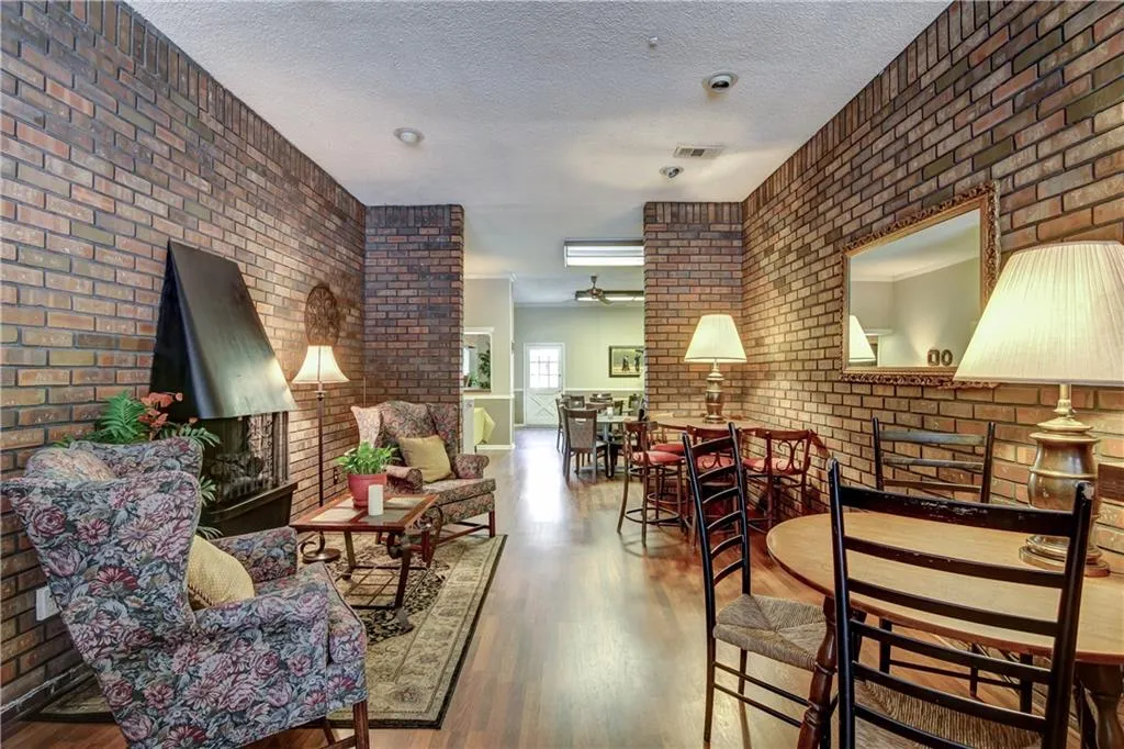 6700 Roswell Road Unit 6c, Sandy Springs, Georgia 30328, 3 Bedrooms Bedrooms, ,2 BathroomsBathrooms,Residential,Sold,6700 Roswell Road Unit 6c,5766925