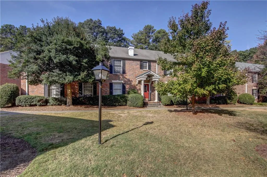 6700 Roswell Road Unit 6c, Sandy Springs, Georgia 30328, 3 Bedrooms Bedrooms, ,2 BathroomsBathrooms,Residential,Sold,6700 Roswell Road Unit 6c,5766925