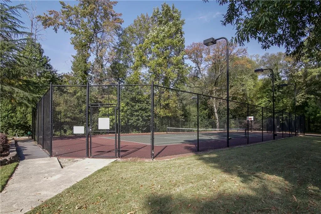 6700 Roswell Road Unit 6c, Sandy Springs, Georgia 30328, 3 Bedrooms Bedrooms, ,2 BathroomsBathrooms,Residential,Sold,6700 Roswell Road Unit 6c,5766925