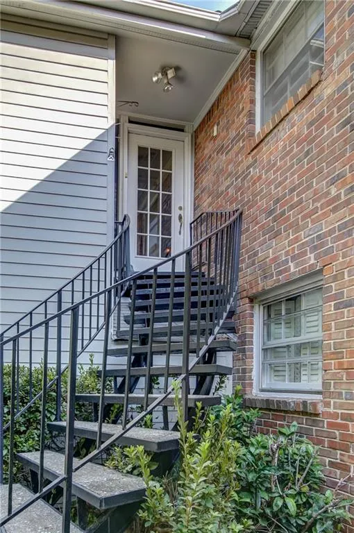 6700 Roswell Road Unit 6c, Sandy Springs, Georgia 30328, 3 Bedrooms Bedrooms, ,2 BathroomsBathrooms,Residential,Sold,6700 Roswell Road Unit 6c,5766925