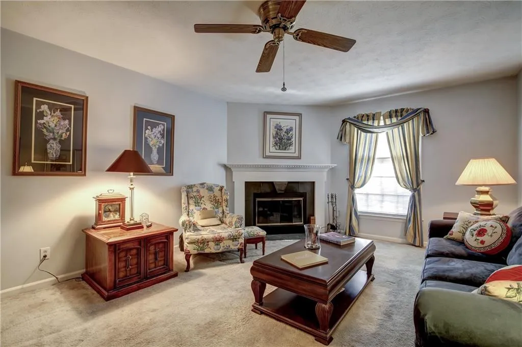 6700 Roswell Road Unit 6c, Sandy Springs, Georgia 30328, 3 Bedrooms Bedrooms, ,2 BathroomsBathrooms,Residential,Sold,6700 Roswell Road Unit 6c,5766925