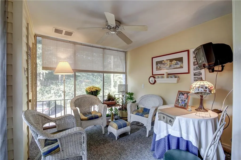 6700 Roswell Road Unit 6c, Sandy Springs, Georgia 30328, 3 Bedrooms Bedrooms, ,2 BathroomsBathrooms,Residential,Sold,6700 Roswell Road Unit 6c,5766925