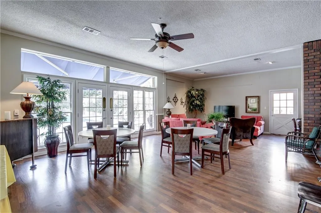 6700 Roswell Road Unit 6c, Sandy Springs, Georgia 30328, 3 Bedrooms Bedrooms, ,2 BathroomsBathrooms,Residential,Sold,6700 Roswell Road Unit 6c,5766925