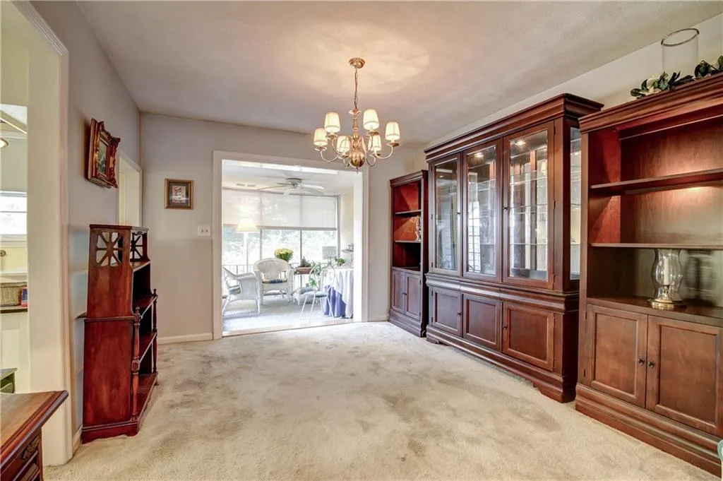6700 Roswell Road Unit 6c, Sandy Springs, Georgia 30328, 3 Bedrooms Bedrooms, ,2 BathroomsBathrooms,Residential,Sold,6700 Roswell Road Unit 6c,5766925