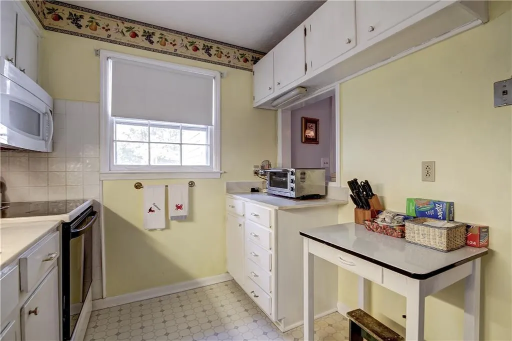 6700 Roswell Road Unit 6c, Sandy Springs, Georgia 30328, 3 Bedrooms Bedrooms, ,2 BathroomsBathrooms,Residential,Sold,6700 Roswell Road Unit 6c,5766925