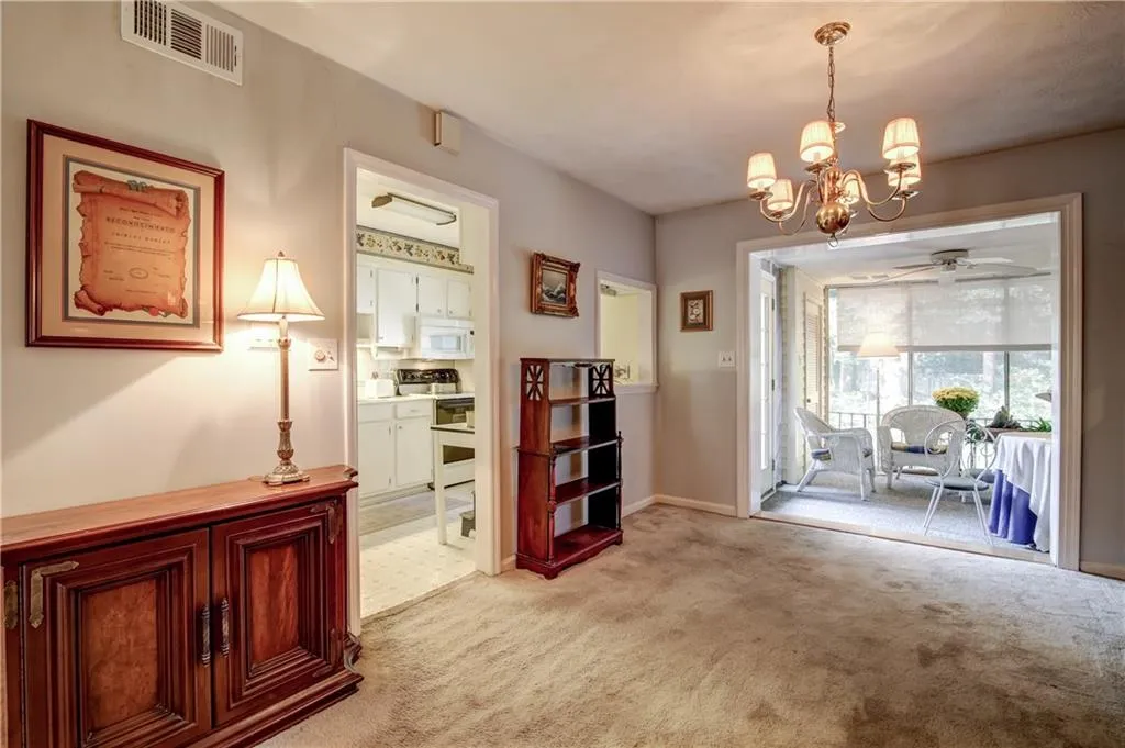 6700 Roswell Road Unit 6c, Sandy Springs, Georgia 30328, 3 Bedrooms Bedrooms, ,2 BathroomsBathrooms,Residential,Sold,6700 Roswell Road Unit 6c,5766925