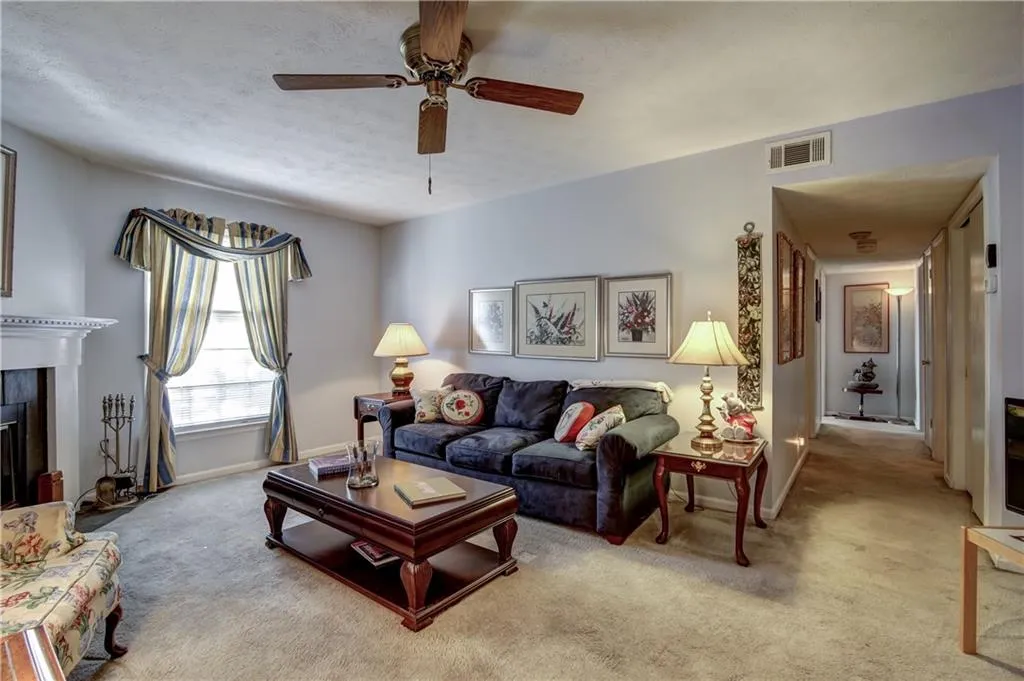 6700 Roswell Road Unit 6c, Sandy Springs, Georgia 30328, 3 Bedrooms Bedrooms, ,2 BathroomsBathrooms,Residential,Sold,6700 Roswell Road Unit 6c,5766925