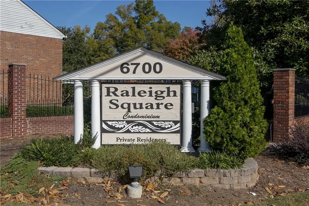 6700 Roswell Road Unit 6c, Sandy Springs, Georgia 30328, 3 Bedrooms Bedrooms, ,2 BathroomsBathrooms,Residential,Sold,6700 Roswell Road Unit 6c,5766925