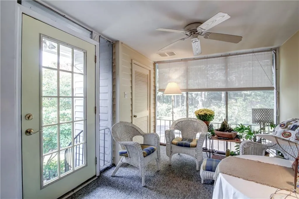 6700 Roswell Road Unit 6c, Sandy Springs, Georgia 30328, 3 Bedrooms Bedrooms, ,2 BathroomsBathrooms,Residential,Sold,6700 Roswell Road Unit 6c,5766925