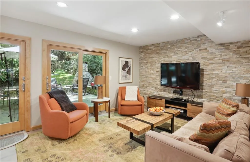 5455 Idlewood Lane Nw, Atlanta, Georgia 30327, 4 Bedrooms Bedrooms, ,2 BathroomsBathrooms,Residential,Sold,5455 Idlewood Lane Nw,7081653