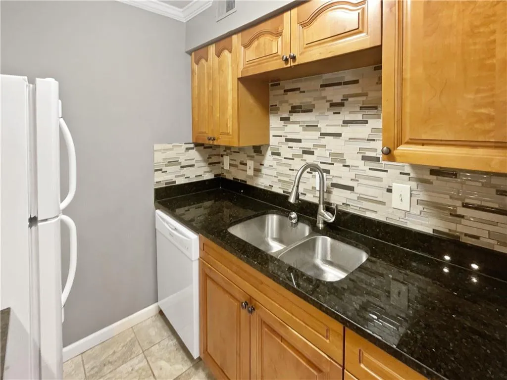 53 Monet Court Nw, Atlanta, Georgia 30327, 1 Bedroom Bedrooms, ,1 BathroomBathrooms,Residential,For Sale,53 Monet Court Nw,7575831