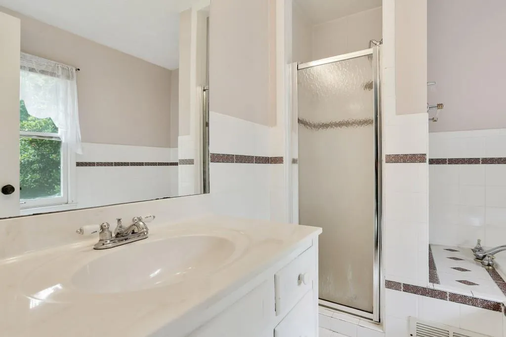 7598 Van Eyck Way, Sandy Springs, Georgia 30350, 4 Bedrooms Bedrooms, ,2 BathroomsBathrooms,Residential,Sold,7598 Van Eyck Way,5866446