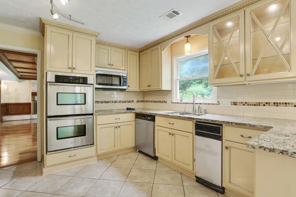 7598 Van Eyck Way, Sandy Springs, Georgia 30350, 4 Bedrooms Bedrooms, ,2 BathroomsBathrooms,Residential,Sold,7598 Van Eyck Way,5866446