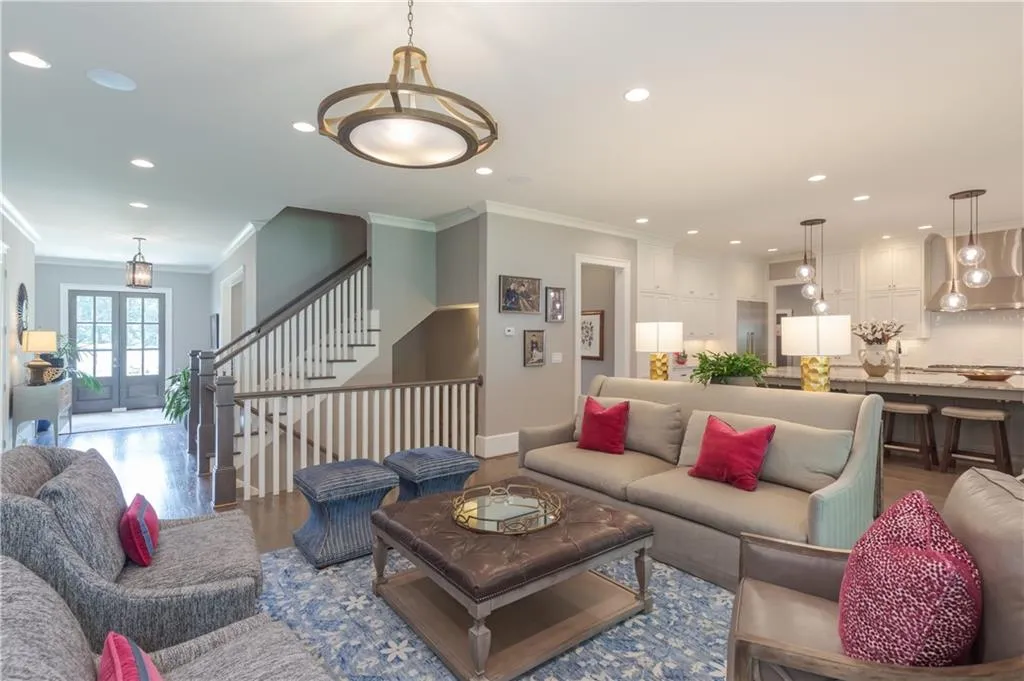 192 Pine Lake Drive, Atlanta, Georgia 30327, 6 Bedrooms Bedrooms, ,6 BathroomsBathrooms,Residential,Sold,192 Pine Lake Drive,6612850