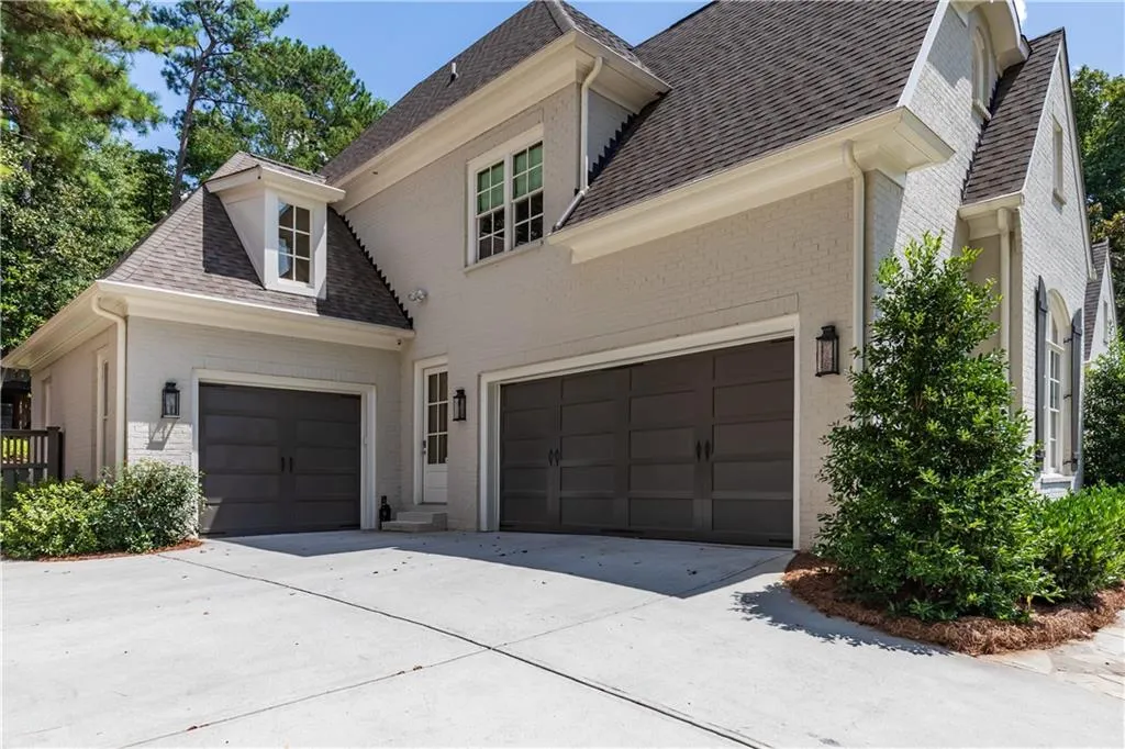 192 Pine Lake Drive, Atlanta, Georgia 30327, 6 Bedrooms Bedrooms, ,6 BathroomsBathrooms,Residential,Sold,192 Pine Lake Drive,6612850