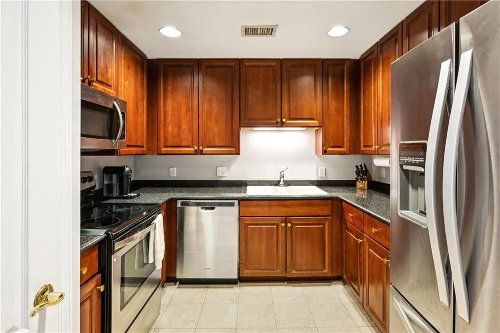 195 14th Street Ne Unit 703, Atlanta, Georgia 30309, 1 Bedroom Bedrooms, ,1 BathroomBathrooms,Residential,For Sale,195 14th Street Ne Unit 703,7646639