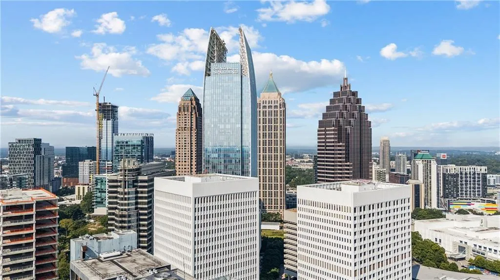 195 14th Street Ne Unit 703, Atlanta, Georgia 30309, 1 Bedroom Bedrooms, ,1 BathroomBathrooms,Residential,For Sale,195 14th Street Ne Unit 703,7646639