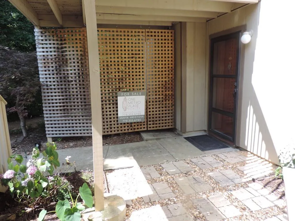 205 Woodcliff Drive, Sandy Springs, Georgia 30350, 2 Bedrooms Bedrooms, ,2 BathroomsBathrooms,Residential,Sold,205 Woodcliff Drive,7239573