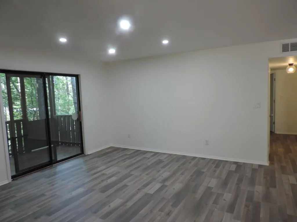 205 Woodcliff Drive, Sandy Springs, Georgia 30350, 2 Bedrooms Bedrooms, ,2 BathroomsBathrooms,Residential,Sold,205 Woodcliff Drive,7239573