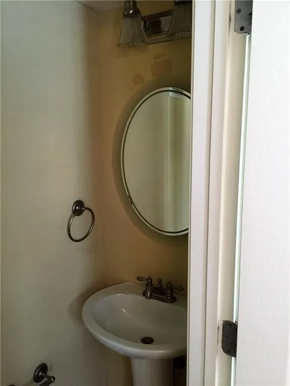 6940 Roswell Road Unit 6b, Atlanta, Georgia 30328, 2 Bedrooms Bedrooms, ,1 BathroomBathrooms,Residential,Sold,6940 Roswell Road Unit 6b,5793174