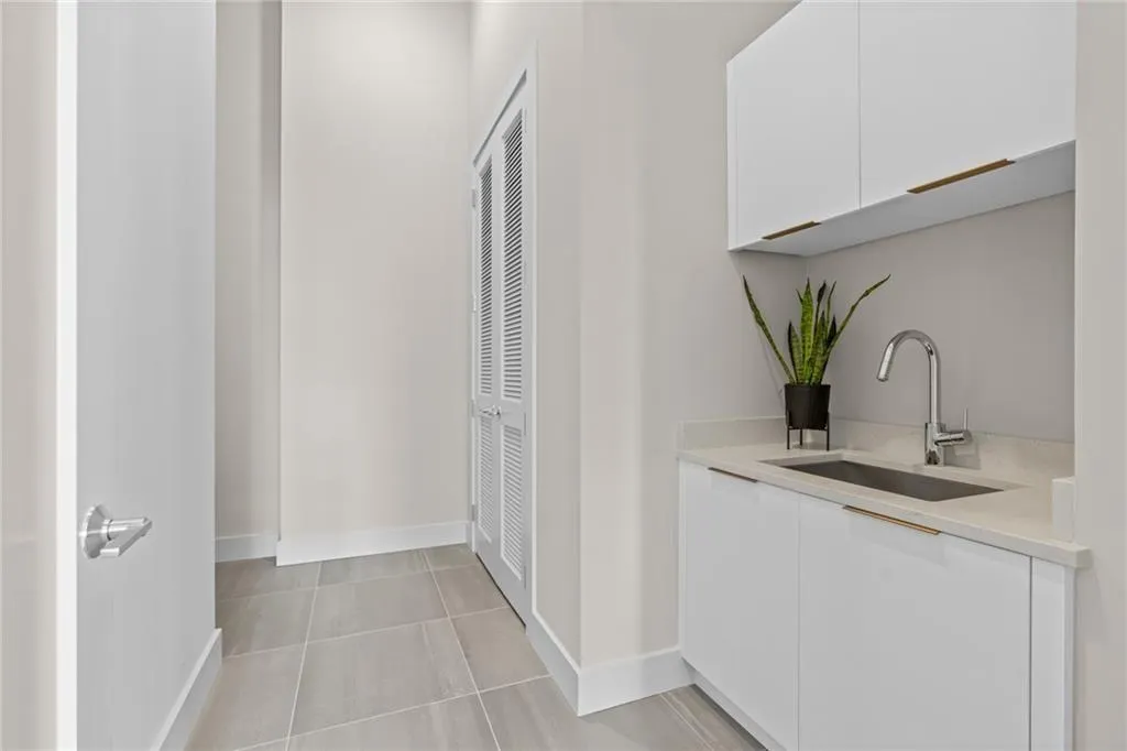 40 12th Street Unit 1004, Atlanta, Georgia 30309, 3 Bedrooms Bedrooms, ,3 BathroomsBathrooms,Residential,For Sale,40 12th Street Unit 1004,7607472