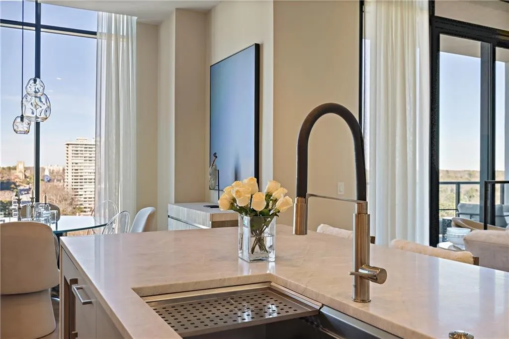 2425 Peachtree Road Ne Unit 1802, Atlanta, Georgia 30305, 2 Bedrooms Bedrooms, 0 ,2 BathroomsBathrooms,Residential,For Sale,2425 Peachtree Road Ne Unit 1802,7705513