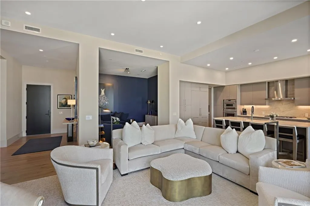 2425 Peachtree Road Ne Unit 1802, Atlanta, Georgia 30305, 2 Bedrooms Bedrooms, 0 ,2 BathroomsBathrooms,Residential,For Sale,2425 Peachtree Road Ne Unit 1802,7705513